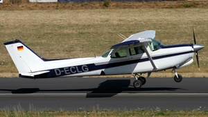 Photo of D-ECLG - Cessna 172RG Cutlass RG operated by Luftsportvereinigung Stadtsteinach