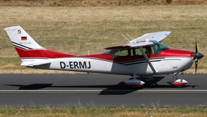 Photo of D-ERMJ - Cessna 182J Skylane operated by Private