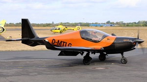 Photo of D-MTLG - Blackwing Sweden 650 RG operated by Zeitmaschine Aviation