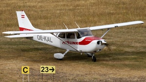 Photo of OE-KAL - Cessna 172S Skyhawk SP operated by AIRLINK Flying School
