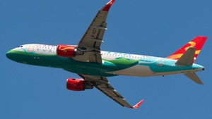 Photo of B-1037 - Airbus A320-214 operated by Air Guilin