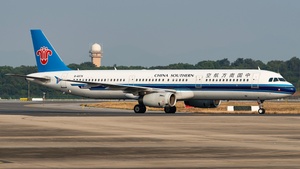 Photo of B-6579 - Airbus A321-231 operated by China Southern Airlines