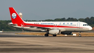Photo of B-6732 - Airbus A320-232 operated by Sichuan Airlines