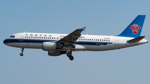 Photo of B-6251 - Airbus A320-214 operated by China Southern Airlines
