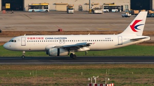 Photo of B-6671 - Airbus A320-232 operated by China Eastern Airlines