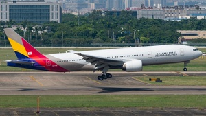 Photo of HL7700 - Boeing 777-28E(ER) operated by Asiana Airlines
