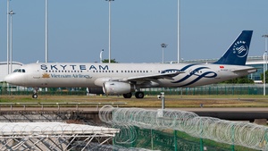 Photo of VN-A327 - Airbus A321-231 operated by Vietnam Airlines