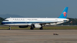 Photo of B-6579 - Airbus A321-231 operated by China Southern Airlines