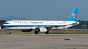 Photo of B-9933 - Airbus A321-231 operated by China Southern Airlines