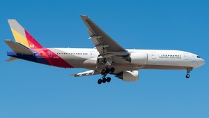 Photo of HL7755 - Boeing 777-28E(ER) operated by Asiana Airlines