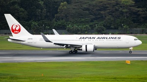 Photo of JA618J - Boeing 767-346(ER) operated by Japan Airlines