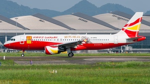 Photo of B-6959 - Airbus A320-214 operated by Lucky Air
