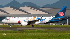 Photo of B-8430 - Airbus A320-214 operated by Qingdao Airlines