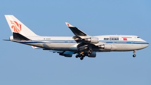 Photo with serial 25883 - Boeing 747-4J6