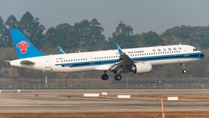 Photo of B-30E5 - Airbus A321-253NX operated by China Southern Airlines