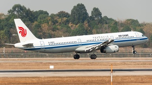Photo of B-6883 - Airbus A321-232 operated by Air China