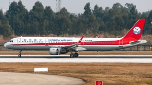 Photo of B-8378 - Airbus A321-211 operated by Sichuan Airlines