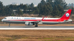 Photo of B-300A - Airbus A321-231 operated by Sichuan Airlines