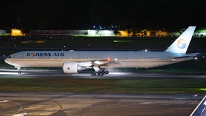 Photo of HL8042 - Boeing 777-3B5(ER) operated by Korean Air