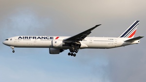 Photo with serial 32848 - Boeing 777-328(ER)