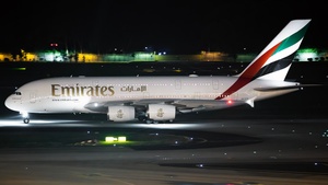 Photo of A6-EDQ - Airbus A380-861 operated by Emirates