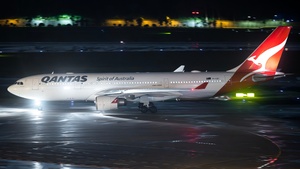 Photo of VH-EBC - Airbus A330-202 operated by Qantas
