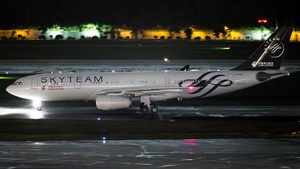 Photo of B-5949 - Airbus A330-243 operated by China Eastern Airlines