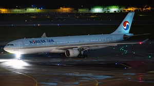 Photo of HL8025 - Airbus A330-323 operated by Korean Air