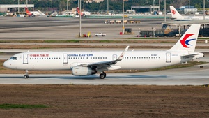 Photo of B-8165 - Airbus A321-231 operated by China Eastern Airlines