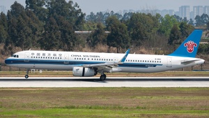 Photo of B-1880 - Airbus A321-231 operated by China Southern Airlines