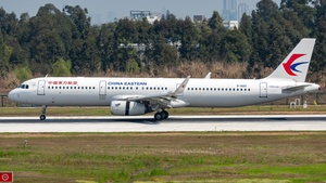 Photo of B-8165 - Airbus A321-231 operated by China Eastern Airlines