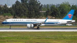 Photo of B-30EX - Airbus A321-253NX operated by China Southern Airlines