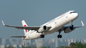Photo of B-8165 - Airbus A321-231 operated by China Eastern Airlines