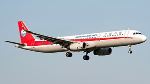 Photo of B-8328 - Airbus A321-231 operated by Sichuan Airlines