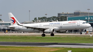Photo of B-8165 - Airbus A321-231 operated by China Eastern Airlines