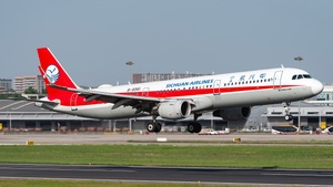 Photo of B-8961 - Airbus A321-211 operated by Sichuan Airlines