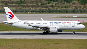 Photo of B-1035 - Airbus A320-214 operated by China Eastern Airlines