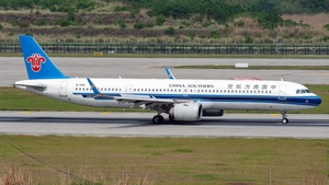 Photo of B-30E1 - Airbus A321-253NX operated by China Southern Airlines
