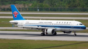 Photo of B-6682 - Airbus A320-214 operated by China Southern Airlines