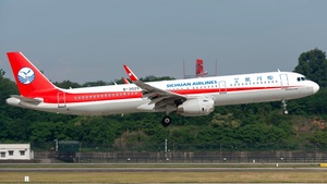 Photo of B-302S - Airbus A321-231 operated by Sichuan Airlines