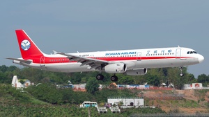 Photo of B-6838 - Airbus A321-231 operated by Sichuan Airlines