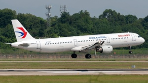 Photo of B-2420 - Airbus A321-211 operated by China Eastern Airlines