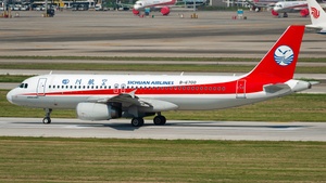 Photo of B-6700 - Airbus A320-232 operated by Sichuan Airlines