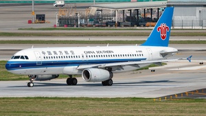 Photo of B-6816 - Airbus A320-232 operated by China Southern Airlines
