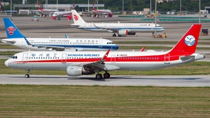 Photo of B-8605 - Airbus A321-211 operated by Sichuan Airlines