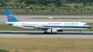 Photo of B-6552 - Airbus A321-231 operated by China Southern Airlines
