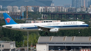Photo of B-6319 - Airbus A321-231 operated by China Southern Airlines