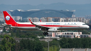 Photo of B-305T - Airbus A321-231 operated by Sichuan Airlines