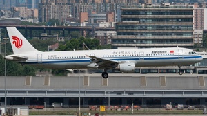 Photo of B-6633 - Airbus A321-213 operated by Air China