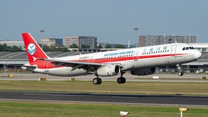 Photo of B-6957 - Airbus A321-231 operated by Sichuan Airlines
